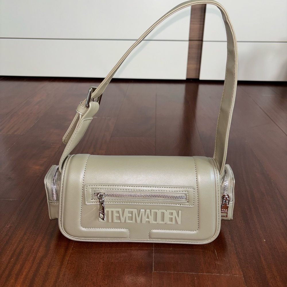 Steve Madden Khaki Green Shoulder Bag with Structured Design